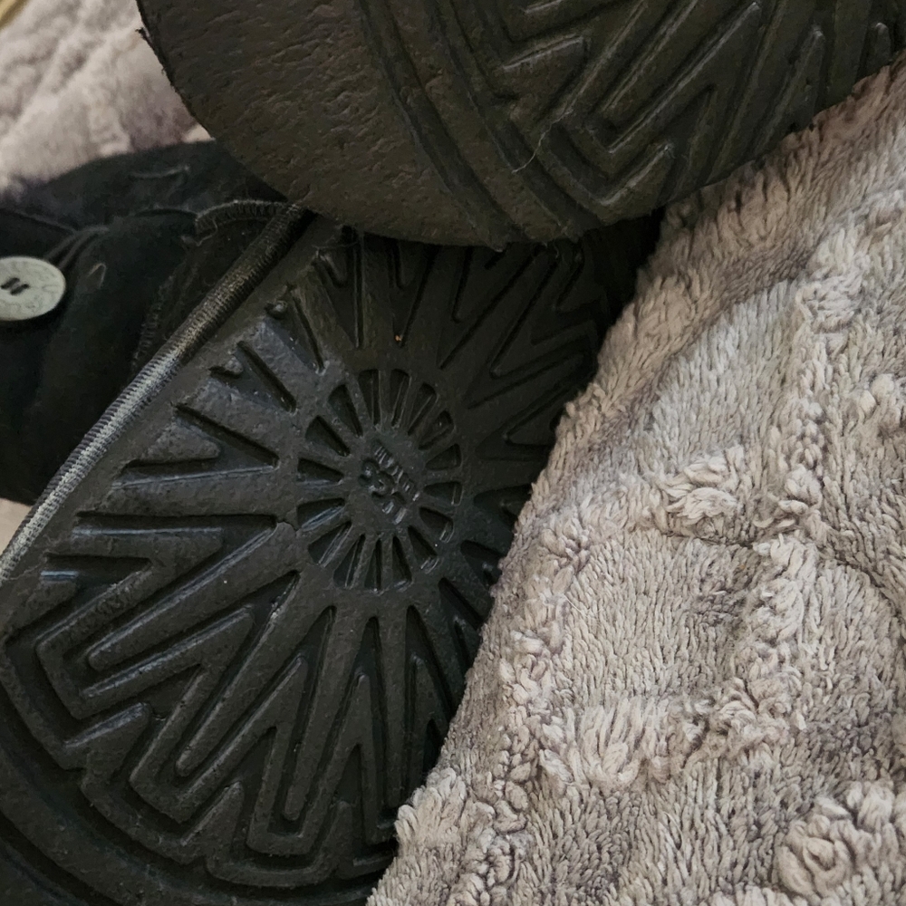 UGG Classic Womens BOOTS - Picture 3 of 9